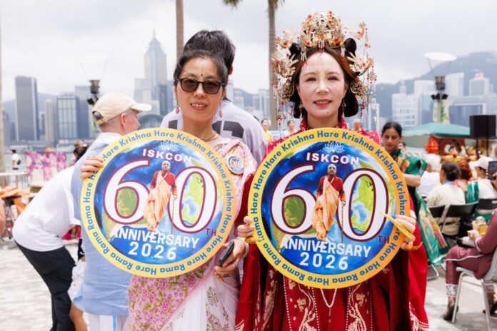 F-Devotees-in-Indian-and-Chinese-traditional-attire